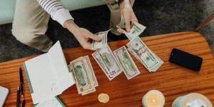 黄金投资怎么选平台？三种主流方式一次给你讲明白