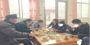 陪孩子吃顿暖心饭”——临沂联通开展关爱孤困儿童 志愿服务活动