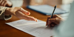 “全额退保”是好事？先拨打维权电话问问清楚