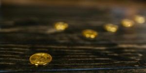 炒黄金开户的隐性筛选门槛，往往直接决定资金进场速度与交易体验